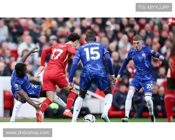 切尔西阵容实力增强，但近期表现下滑，矛盾局面逐步显现