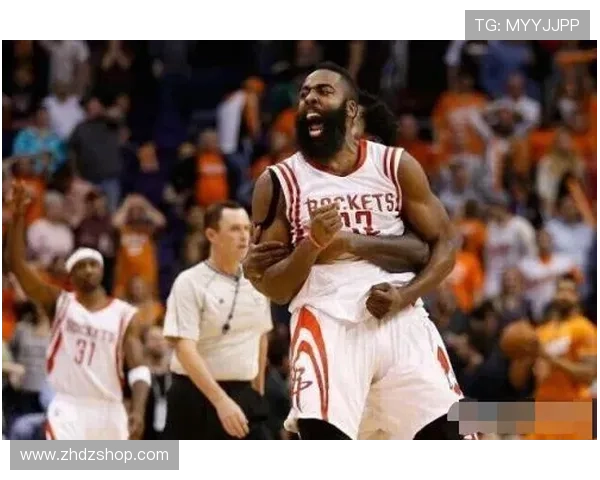 德里克·怀特突破创造多次关键得分，显著拉开季后赛防守空档