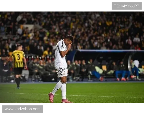 皇马中场断球后防守体系崩溃，表面控场实则失控问题显现